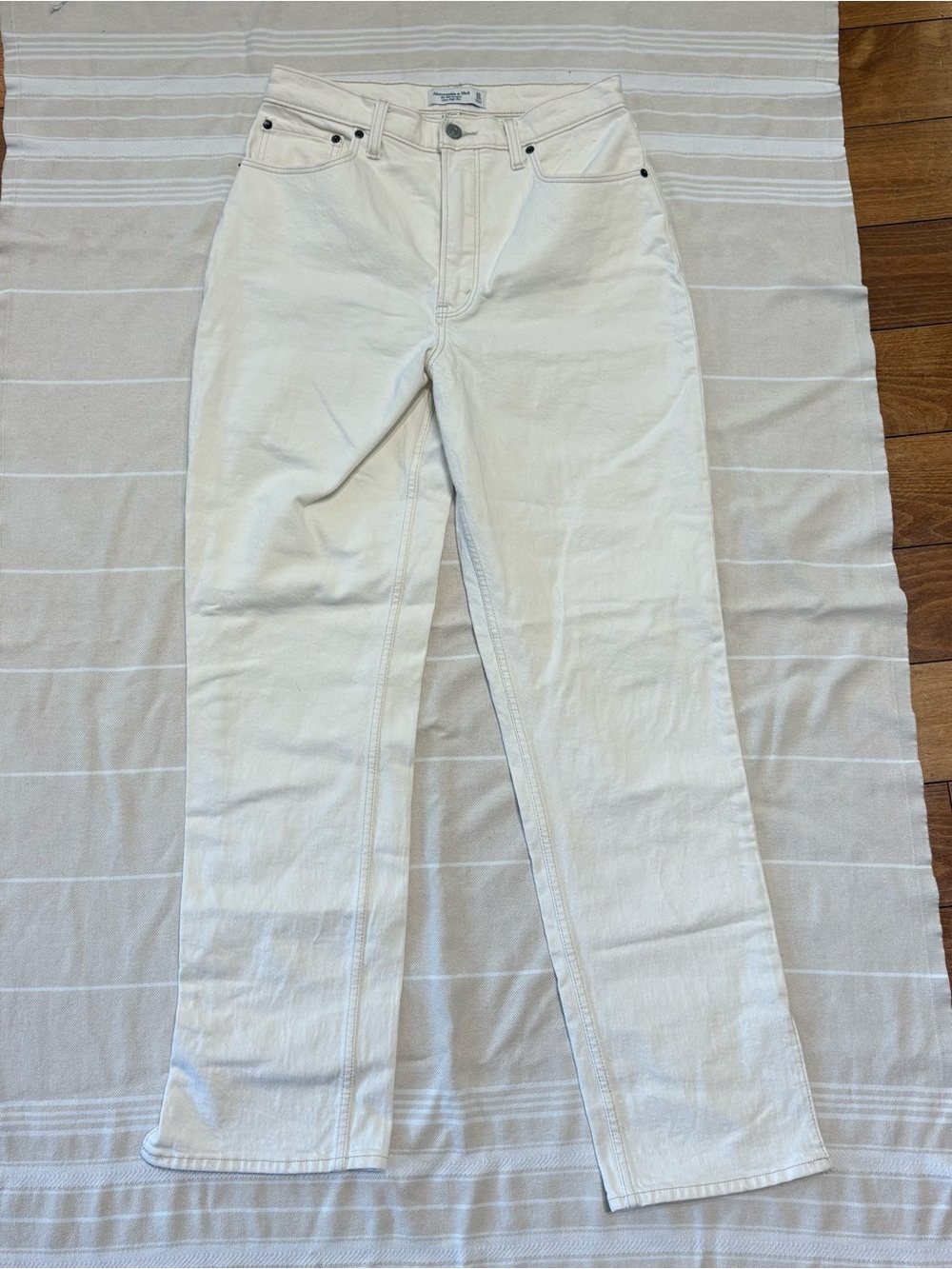 Abercrombie Ultra High Rise 90s Straight Cream Jeans with Ankle Slit